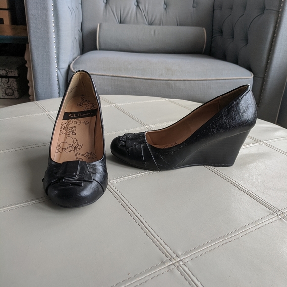 ❄️ 3/$25 CHINESE LAUNDRY Black Wedge Heels